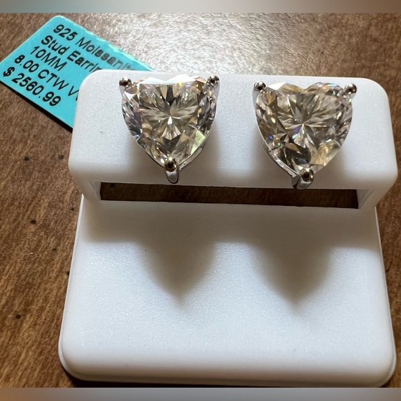 9/16–24 Heart-Shaped 8ct Moissanite Stud Earrings in Sterling Silver - Picture 1 of 3